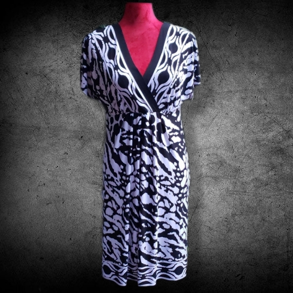 AB Studio Black & White Easy Dress Size Medium - Picture 1 of 10